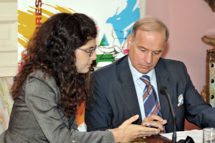 Reşedinţa Italiei, conferinţă de presă, ”Lansarea Festivalului Italian  2013”. În imagine, Angela Loi (şef birou de presă) şi Diego Brasioli,  ambasadorul Italiei în România