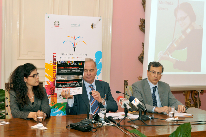 Reşedinţa Italiei, conferinţă de presă, ”Lansarea Festivalului Italian 2013”. În imagine, Angela Loi (şef birou de presă), Diego Brasioli, ambasadorul Italiei în România şi Mario Iaccorino, directorul Institutului de Comerţ Exterior