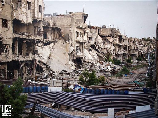 Imagine preluată de la Lens Young Homsi, reprezentând clădiri distruse în Homs, Siria, 14 mai 2013