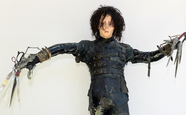 Costumul original din filmul Edward Scissorhands purtat de Johnny Depp. (FREDERIC J. BROWN / AFP / GettyImages)