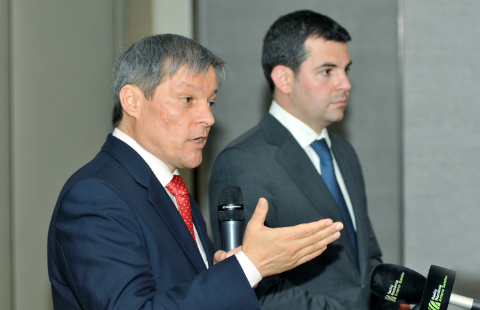 Daniel Ciolos, comisar european pentru agricultură şi dezvoltare rurală şi Daniel Constantin, ministrul ariculturii (Epoch Times România)