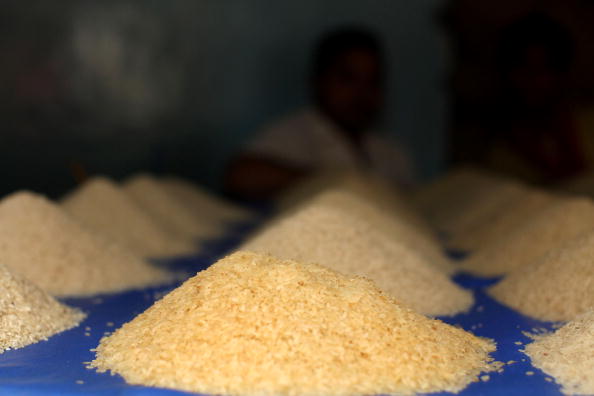 O varietate de orez este prezentată într-o piaţă, 17 iulie 2008, în Dhaka, Bangladesh.