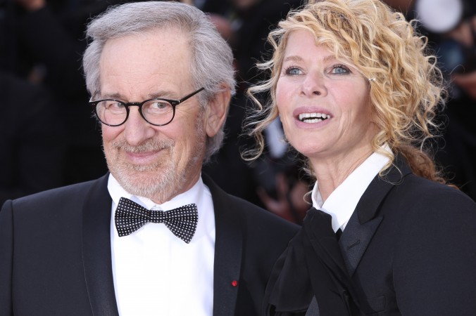 
Regizorul Steven Spielberg şi Kate Capshaw ajung pe covorul roşu pentru screening-ul filmului Venus în blană, la Festivalul International de Film de la Cannes
