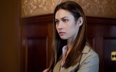 Olga Kurylenko în rolul Anna Brandt, un oficial corupt CIA, în filmul de acţiune "Şters" (Prin amabilitatea Radius-TWC)