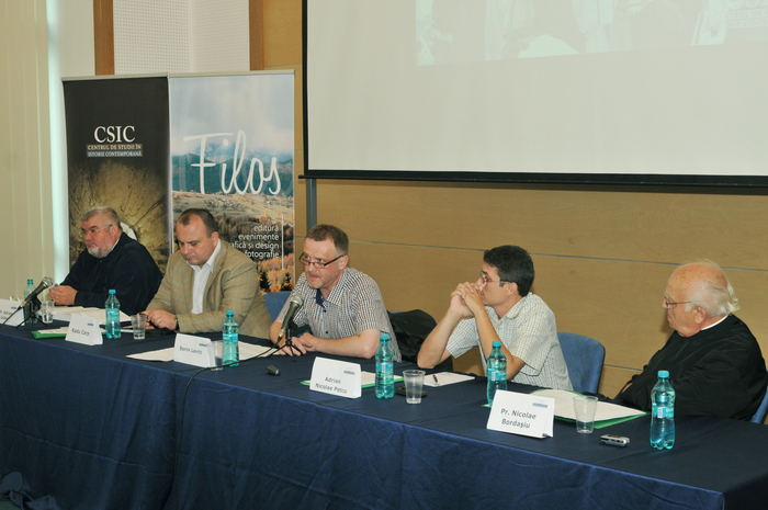 Biblioteca Naţională, dezbateri. În imagine, Pr.Adrian Gabor, Radu Carp, Sorin Lavric, Adrian N.Petcu şi Pr. Nicolae Bordoşiu