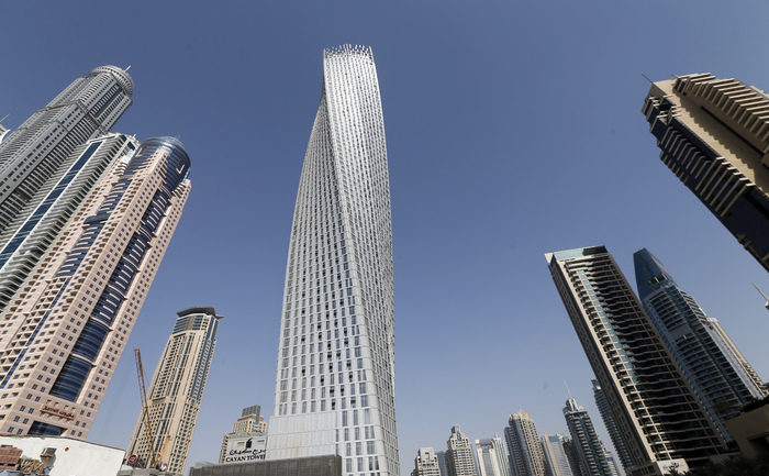 Turnul Cayan, inaugurat în această săptămână în portul artificial din Dubai.