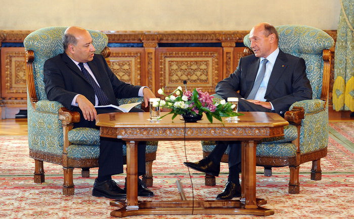 Preşedintele  Traian Băsescu  s-a întâlnit, luni, cu Preşedintele Băncii  Europene  pentru Reconstrucţie şi Dezvoltare, Sir Suma Chakrabarti. (Administraţia prezidenţială)