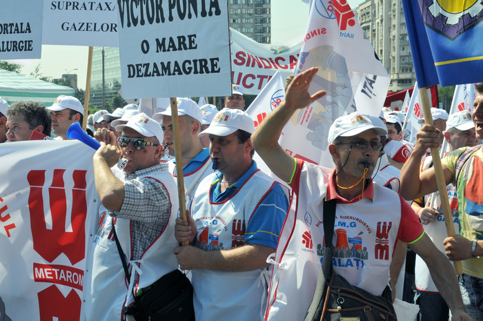 ﻿Miting de protest al sindicatelor din sectorul energetic, siderurgiei şi petrochimiei (Epoch Times România)