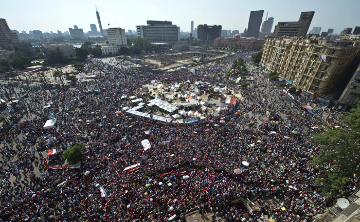 
Mii de oponenţi ai preşedintelui egiptean Mohamed Morsi s-au adunat pentru un protest în Piaţa Tahrir din Cairo pentru a cere înlăturarea sa, 30 iunie 2013.
