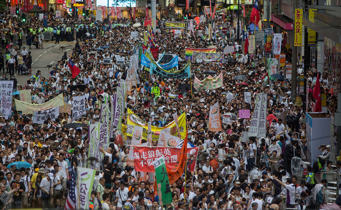 Zeci de mii de manifestanţi din Hong Kong cer alegeri democratice