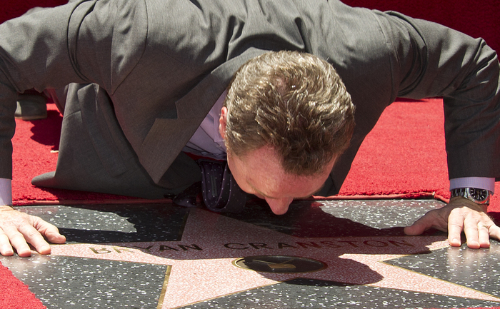 Actorul Bryan Cranston a primit steaua cu numărul 2.502 pe celebrul bulevard din Los Angeles Hollywood Walk Of Fame (ROBYN BECK / AFP / Getty Images)
