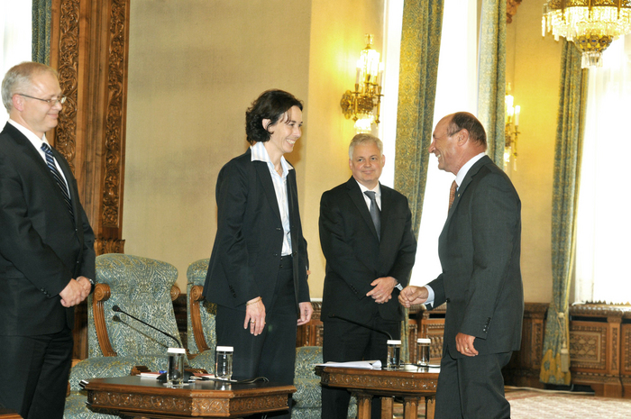 Întrevederea dintre preşedintele României Traian Băsescu şi delegaţia FMI, CE şi BM, la Palatul Cotroceni. (Epoch Times România)
