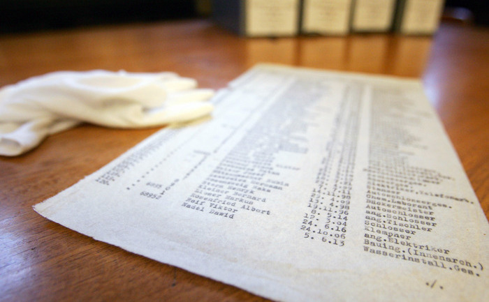 O copie la indigo a originalului Listei lui Schindler, descoperită la Biblioteca de Stat din New South Wales la 7 aprilie 2009 în Sydney, Australia