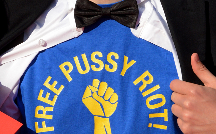 A guest of the 35th Moscow Film Festival displays his T-shirt bearing the slogan 'Free Pussy Riot' prior to the opening ceremony of the festival at Rossiya theatre in Moscow on June 20, 2013. AFP PHOTO/KIRILL KUDRYAVTSEV        (Photo credit should read KIRILL KUDRYAVTSEV/AFP/Getty Images)