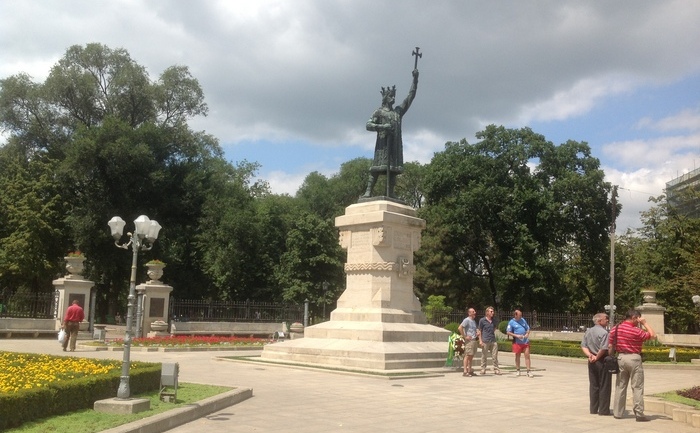 Monumentul domnitorului Ştefan cel Mare şi Sfânt din centrul capitalei Republicii Moldova