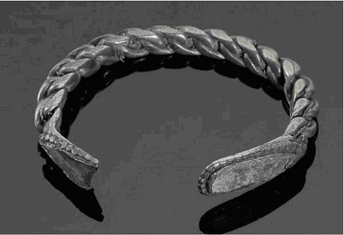 Brăţară dacică din argint databilă în secolul I a.C. 