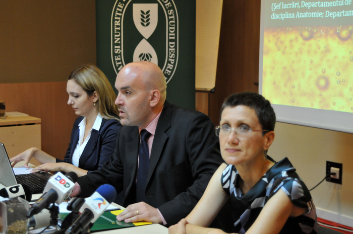 Centrul de Studii despre Bere, Sănătate şi Nutriţie, conferinţă de presă. În imagine, Monica Bercea-Doctorand, Alin Popescu-Secretar General CSBSN şi Corina Zugravu- Preşedinte CSBSN
