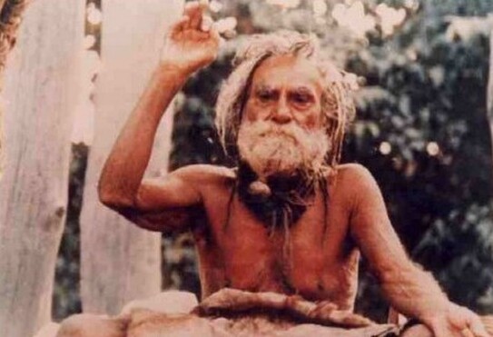 Devraha Baba “Yoghinul veşnic tânăr” a trăit peste 250 de ani (http://www.amazingabilities.com/amaze7a.html)
