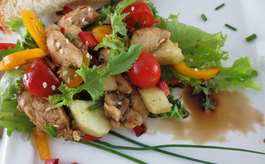 Salata de pui cu legume (Maria Matyiku / Epoch Times)