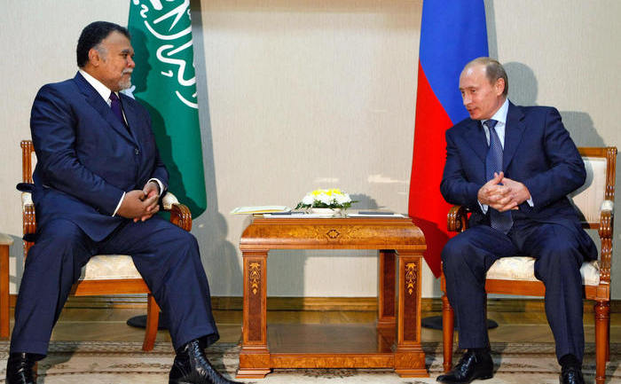 Prinţul saudit Bandar bin Sultan şi  preşedintele rus Vladimir Putin. (ALEXEY NIKOLSKY / AFP / Getty Images)