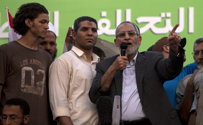 Egipt: Mohammed Badie (R), liderului spiritual al Frăţiei Musulmane (MAHMUD HAMS / AFP / Getty Images)