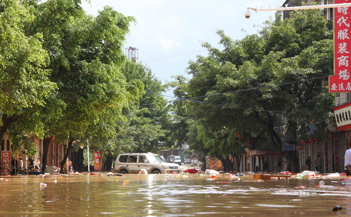 Inundaţii cauzate de taifunul Utor în Meizhou, China, 18 august 2013