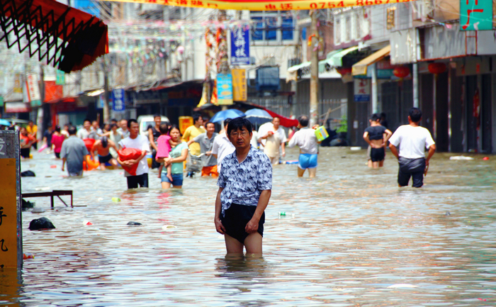 Inundaţii cauzate de taifunul Utor, provincia Guangdong, 19 august (ChinaFotoPress / ChinaFotoPress via Getty Images)
