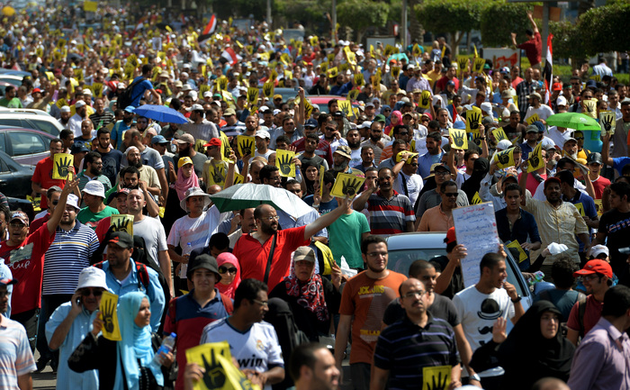 Suporteri ai Frăţiei Musulmane demonstrează împoriva generalilor, 30 august 2013 Cairo