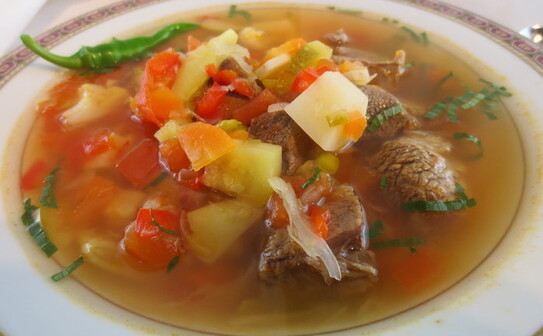 Ciorba ţărănească de văcuţă (I) (Maria Matyiku / Epoch Times)