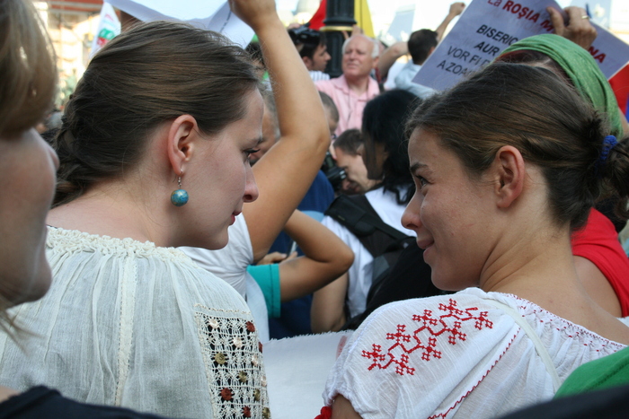 Revoluţia începe la Roşia Montană - Proteste în Piaţa Universităţii pe 1.09.2013. Protestatarii au pornit într-un marş neautorizat până la guvern.