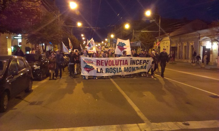 Revoluţia continuă pentru Roşia Montana - Protestatari din Cluj îşi manifestă solidaritatea - 3.09.2013