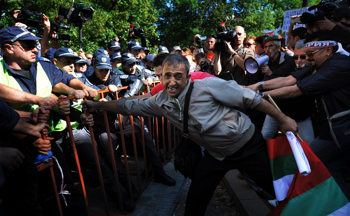 Ciocniri între protestatari şi poliţie în Sofia, 4 septembrie 2013. Demonstraţii masive anti-Mafia