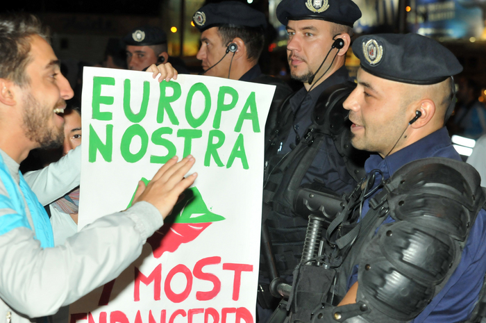 Protest împotriva proiectului de exploatare de la Rosia Montana. Piaţa Universităţii, Bucureşti