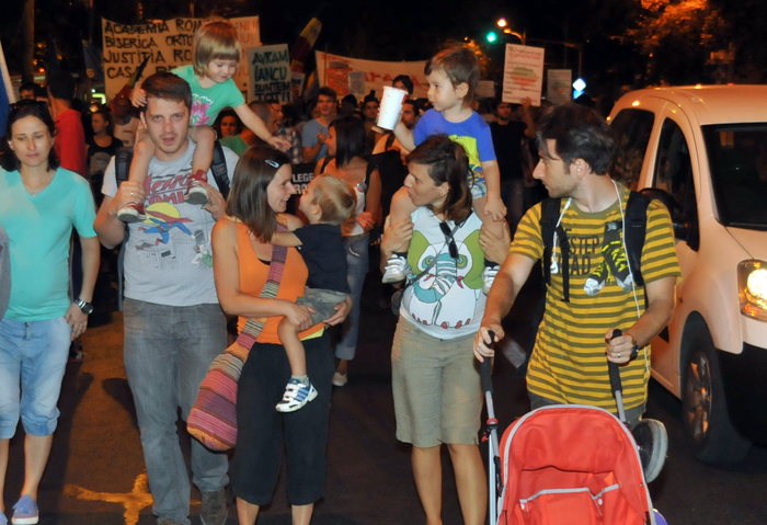 Protest împotriva proiectului Roşia Monană. Piaţa Victoriei, Guvernul României, 8 septembrie 2013
