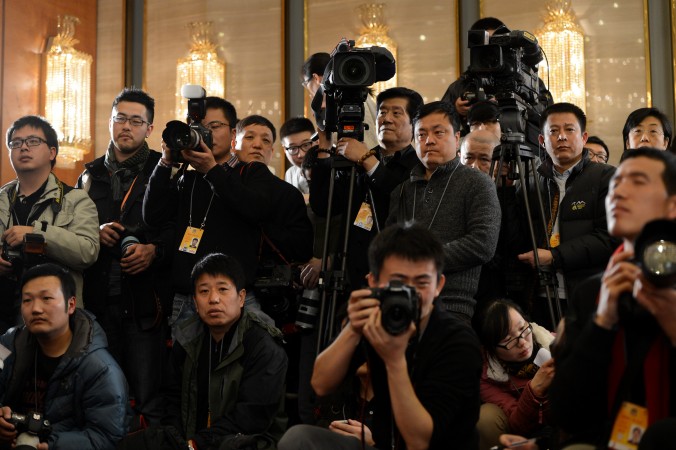 Jurnalişti chinezi strânşi la conferinţa de presă susţinută cu ocazia Conferinţei Politice Consultative a Poporului Chinez (CPCPC) în Sala Mare a Poporului din Beijing, pe 2 martie 2013.