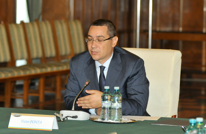 Victor Ponta în şedinţă la Palatul Victoria.