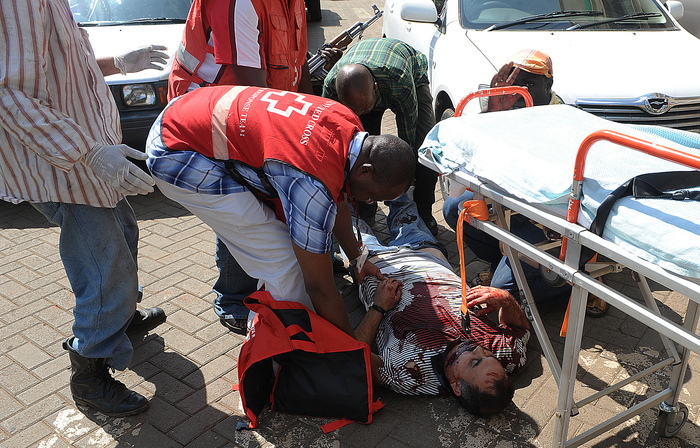 Kenya: atacu asupra Mall-ului Westgate din Nairobi, 21 septembrie 2013.
