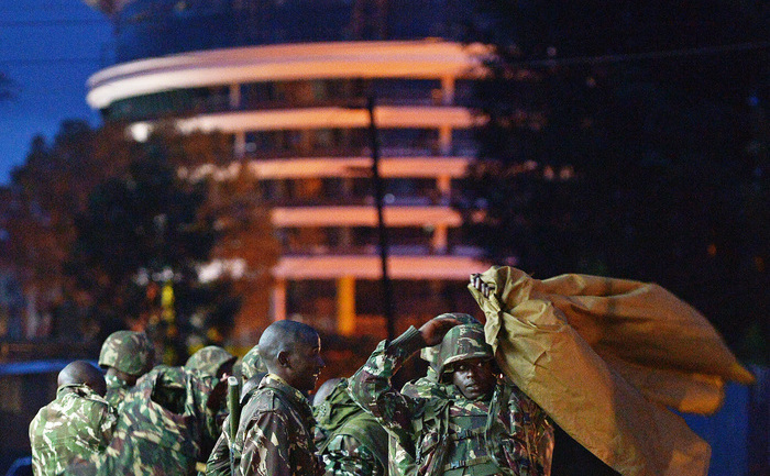 
Kenya, Nairobi mall Westgate:  Forţele speciale de securitate din Kenya sunt ajutate de experţi americani, israelieni şi britanici, 23 septembrie 2013.