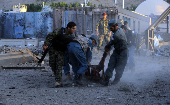 Afganistan: Atac terorist asupra consulatului american din Herat pe 13 septembrie 2013. (Aref Karimi / AFP / Getty Images)