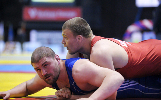 Sportivul român Rareş Chintoan (albastru). (HEIKKI SAUKKOMAA / AFP / GettyImages)