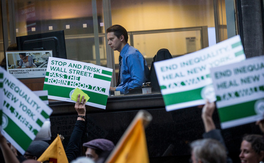 NEW YORK, NY - 17 SEPTEMBRIE 2013:Protest Occupy Wall Street (Andrew Burton / Getty Images)