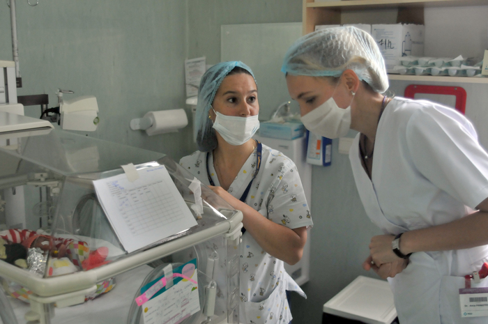 Spitalul Filantropia, medici şi incubator pentru nou născuţi (Epoch Times România)