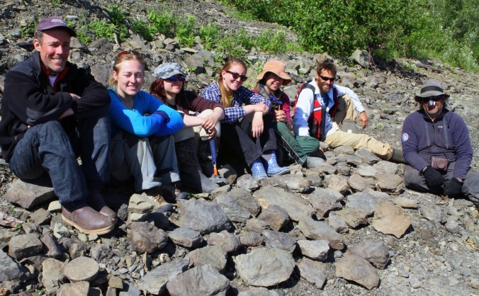 Zeci de urme de dinozaur pe lângă Râul Yukon (prin bunăvoinţă Kevin May)