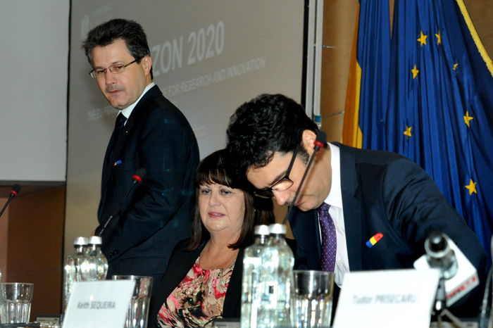 Orizont 2020, Conferinţa Naţională de prezentare a Programului european pentru cercetare şi inovare. 4 octombrie 2013. În imagine, Mihnea Costoi, Maire Geoghegan- Quinn şi Remus Pricopie