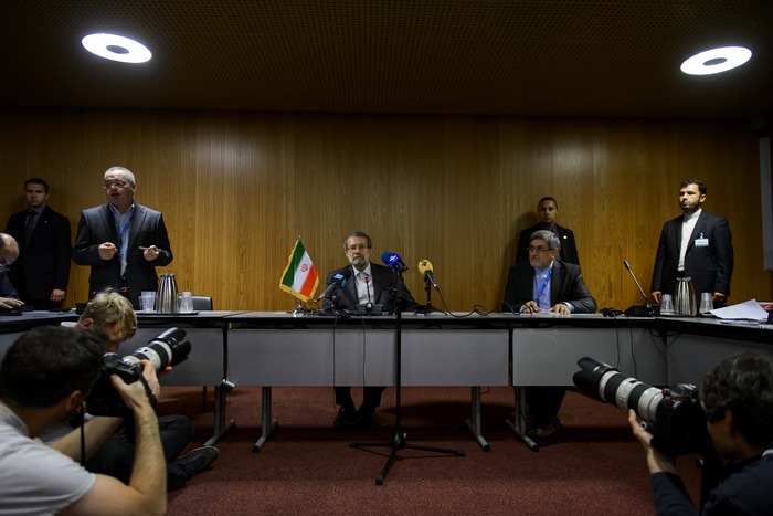 Iranul ia parte la o conferinţă de presă în Adunarea Internaţională de la 9 octombrie 2013 în Geneva. Puteri ale lumii se vor întâlni din nou pentru a discuta cu Iranul privind programul său nuclear suspect pe 15 şi 16 octombrie la Geneva. (FABRICE COFFRINI / AFP / Getty Images)