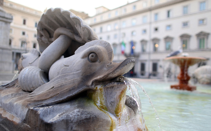 Fântână în faţa Palatului Chigi, sediul guvernului italian, Roma. (Franco Origlia / Getty Images)