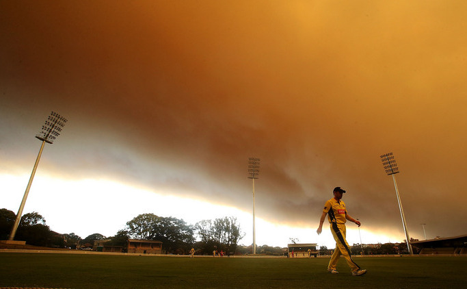 Incendii coşmar în Australia, Sydney învelit într-o pătură de fum şi cenuşă, 17 Octombrie, 2013. (Mark Metcalfe / Getty Images)
