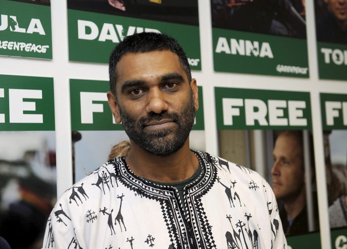Activistul sud-african pentru drepturile omului şi directorul executiv al Greenpeace International Kumi Naidoo susţine o conferinţă de presă, Helsinki, Finlanda.