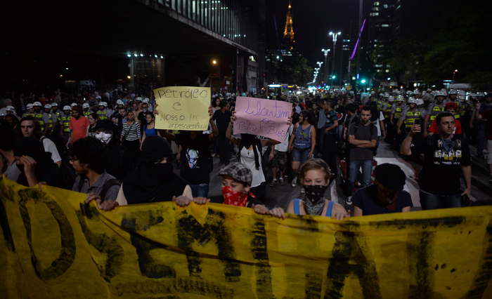 Proteste în Sao Paulo împotriva licitaţiei Libra - câştigată de compania chineză CNOOC &amp; CNPC, Royal Dutch Shell şi cea franceză Total