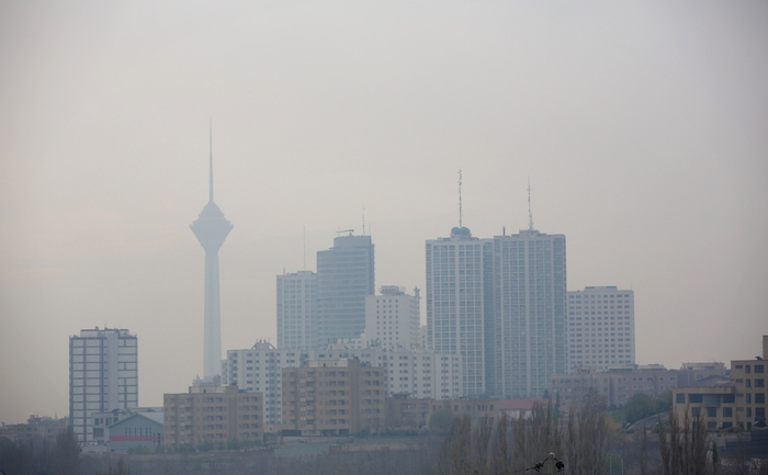 Teheranul acoperit de smog.
 